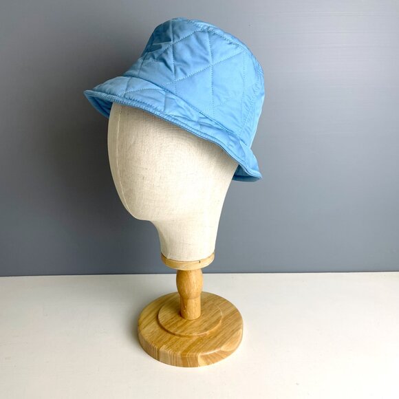 Blue Burberry quilted bucket hat - size small - Picture 4 of 8